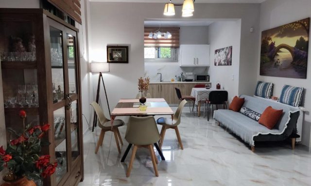 Ebony and Ivory Suites Δροσιά