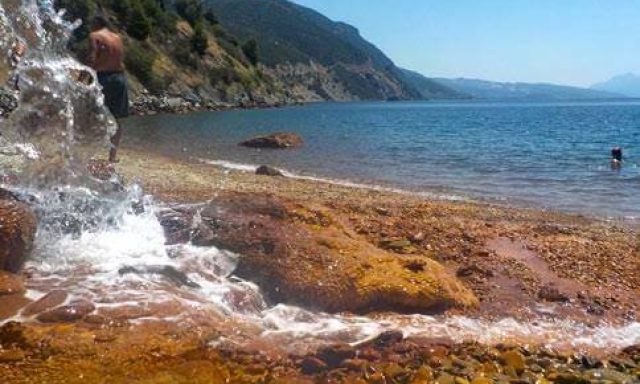 Παραλία Θερμά Λουτρά