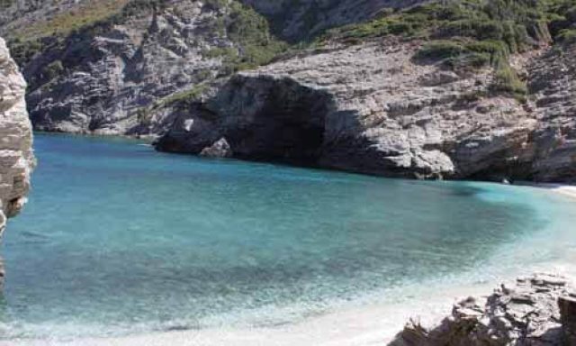 Παραλία Χάρακες